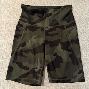 Old Navy Active Powersoft High Waisted Camo Women Biker Shorts size Medium